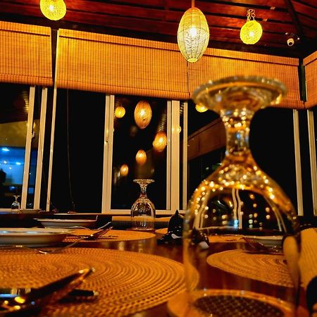 Manthra Leisure Hotel Kandy Kültér fotó