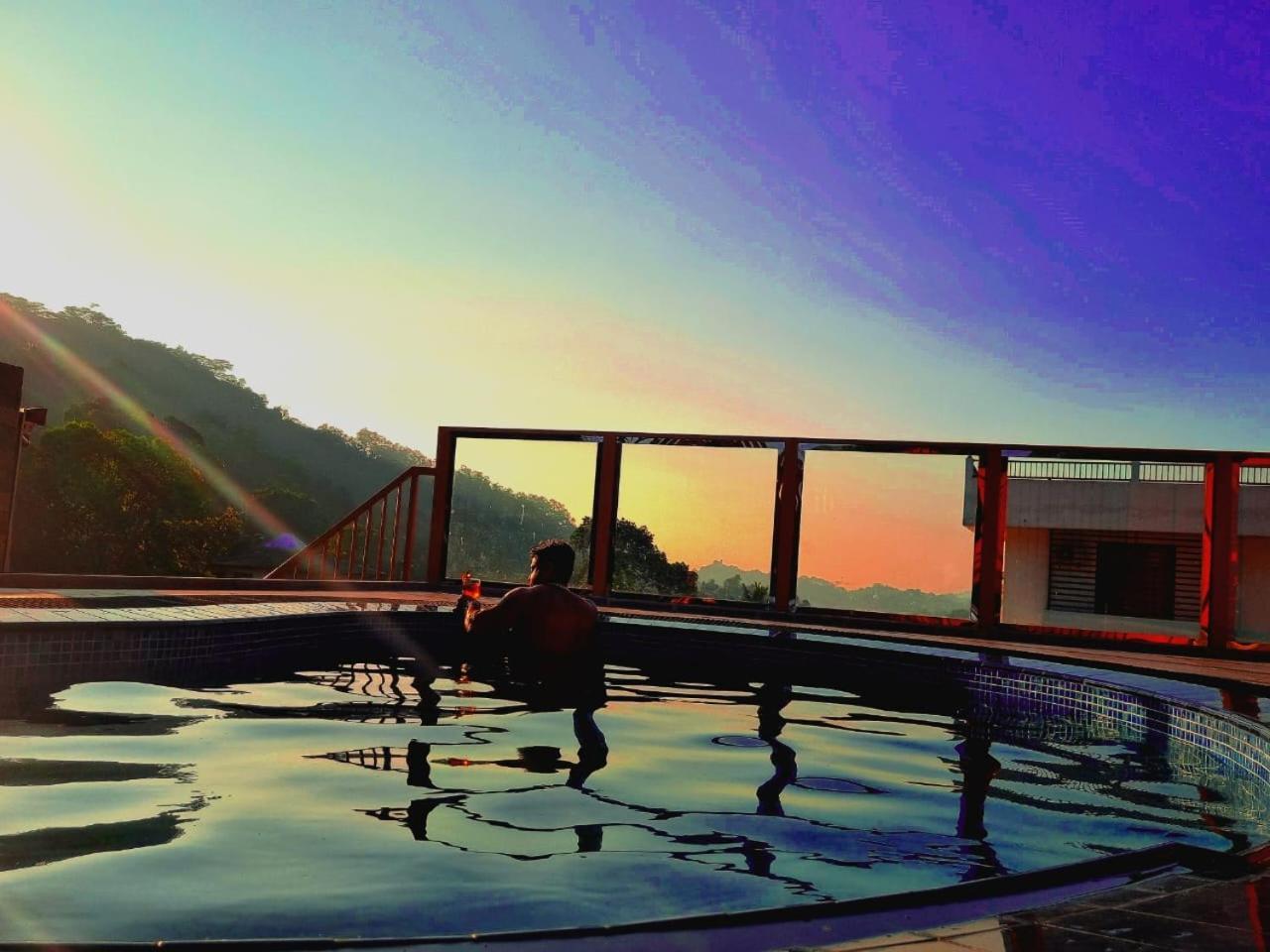 Manthra Leisure Hotel Kandy Kültér fotó