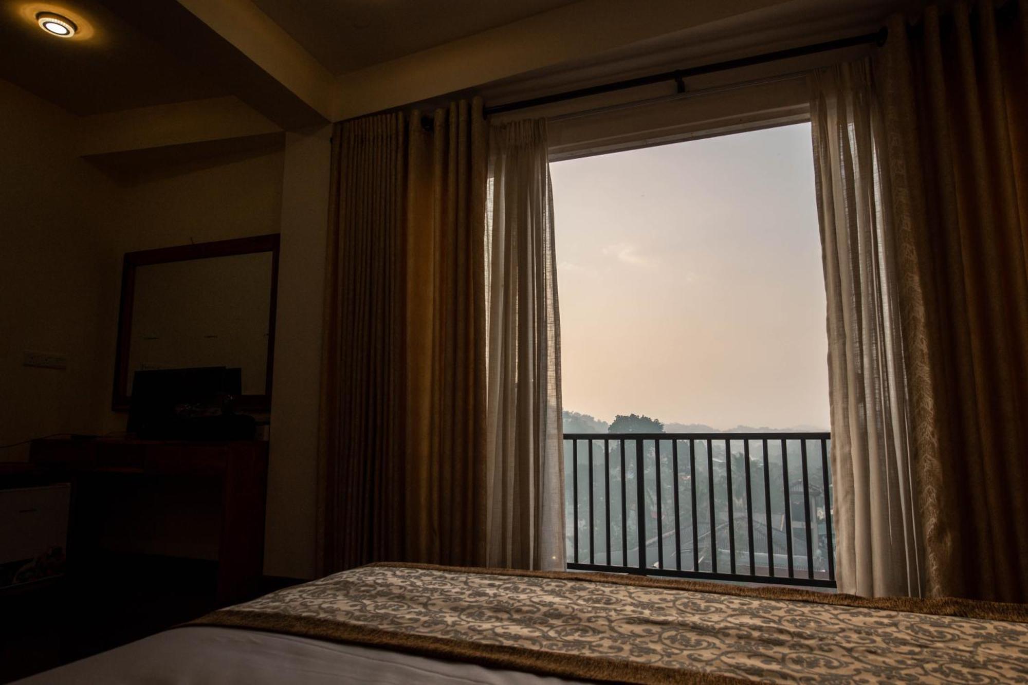 Manthra Leisure Hotel Kandy Kültér fotó
